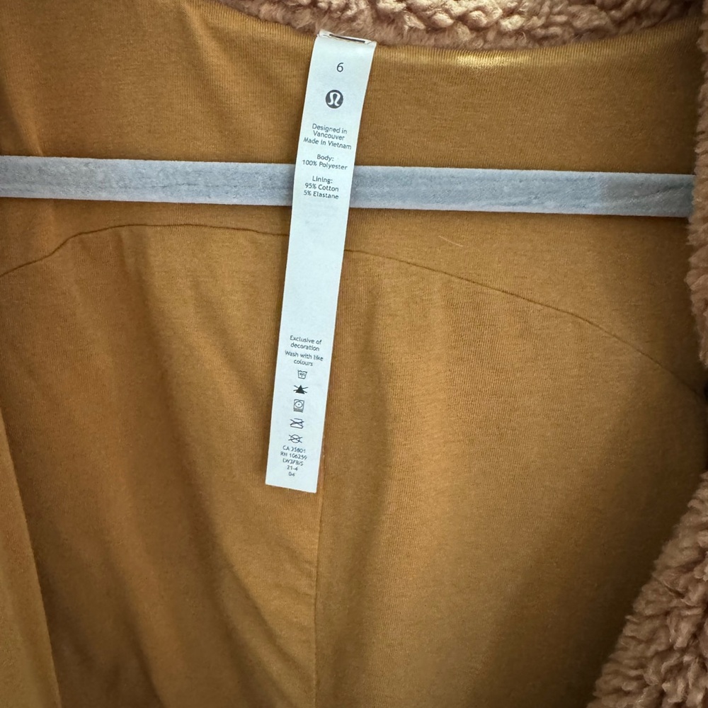 Lululemon Teddy jacket - Picture 4 of 4